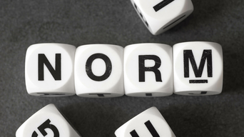 Wort Norm auf Spielzeugwürfeln | © aga7ta - AdobeStock