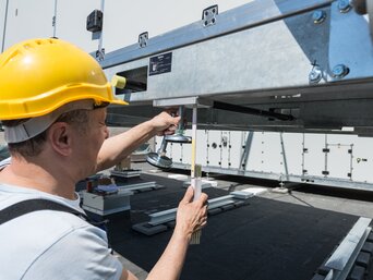 Die bösch Geräte sind durchdacht bis ins Detail: Die verstellbaren Füße ermöglichen das zentimetergenaue Nivellieren des Gerätes auch auf unebenen Flächen. | © bösch heizung.klima.lüftung