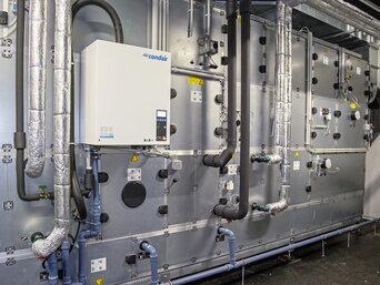 Moderne Regelungstechnik von bösch im prämierten Blue Building von Peter Blau.