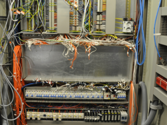 Der Schaltschrank Reinraum während dem Umbau. | © bösch - heizung, klima, lüftung