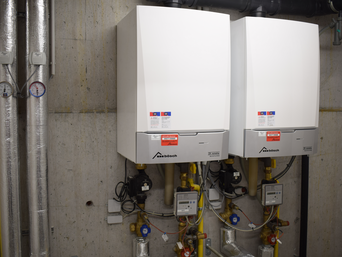 Zwei Gas-Brennwert-Heizzentralen à 65 kW zur Spitzenlastabdeckung. | © bösch - heizung, klima, lüftung