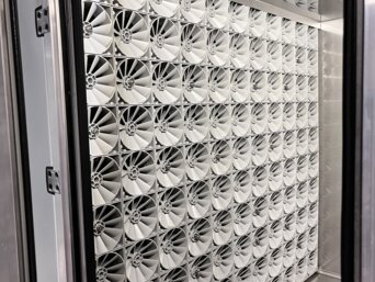 Der integrierte Hochdruck-Sprühbefeuchter stellt auch bei niedrigen Außentemperaturen eine relative Feuchte von 45 % r.F. | © Walter Bösch GmbH & Co KG