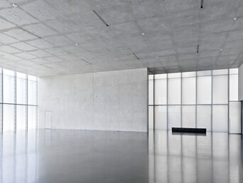 Die Regulierung von Raumklima und -temperatur ist via Bauteilheizung an die Gebäudemasse gekoppelt.  | © Kunsthaus Bregenz, Foto: Matthias Weissengruber